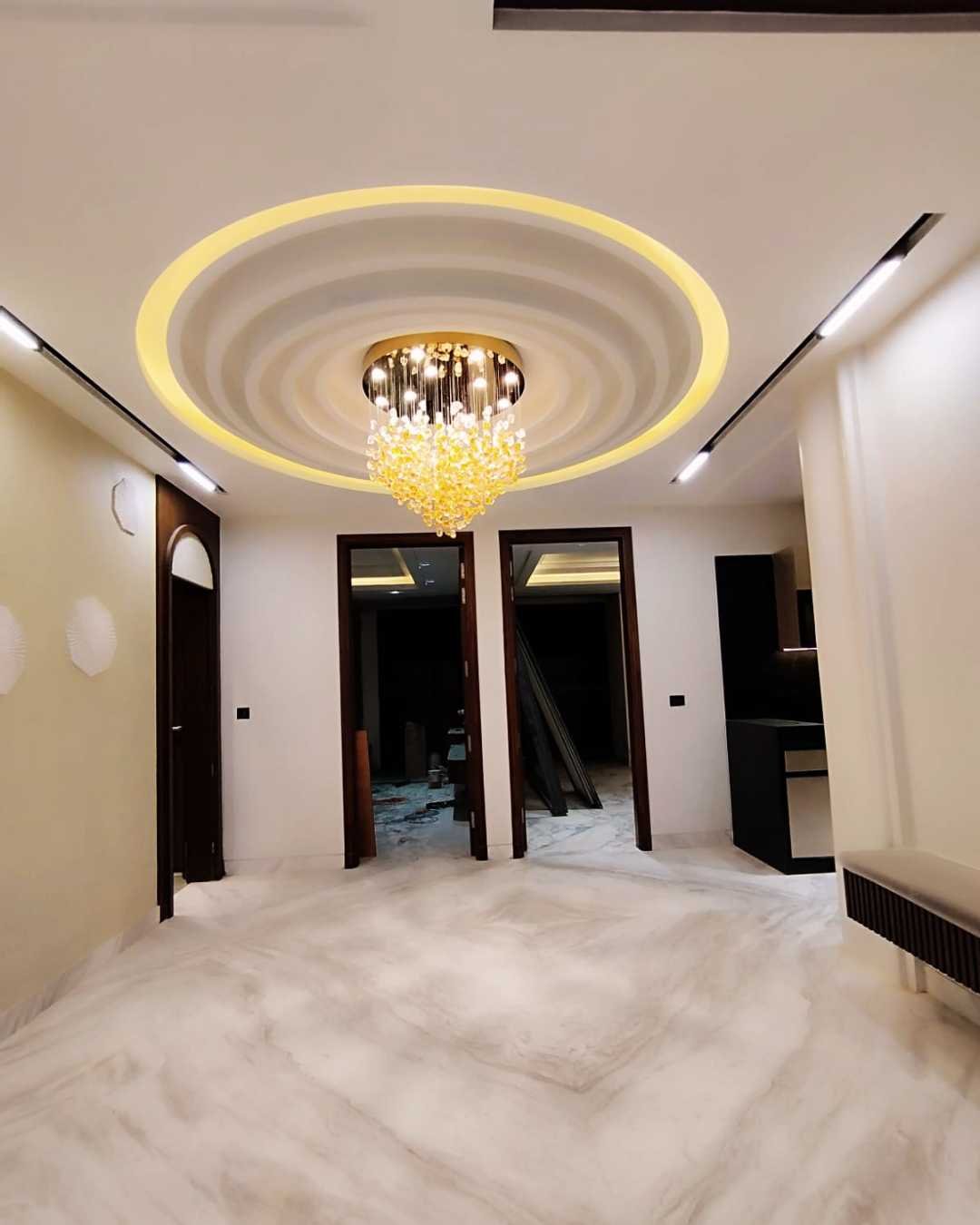 South city 1 240 sqyd 3bhk Stilt + car parking Lift Asking Upper ground - 4.10cr Middle floor- 3.85cr Top + roof rights- 4.25cr negotiable