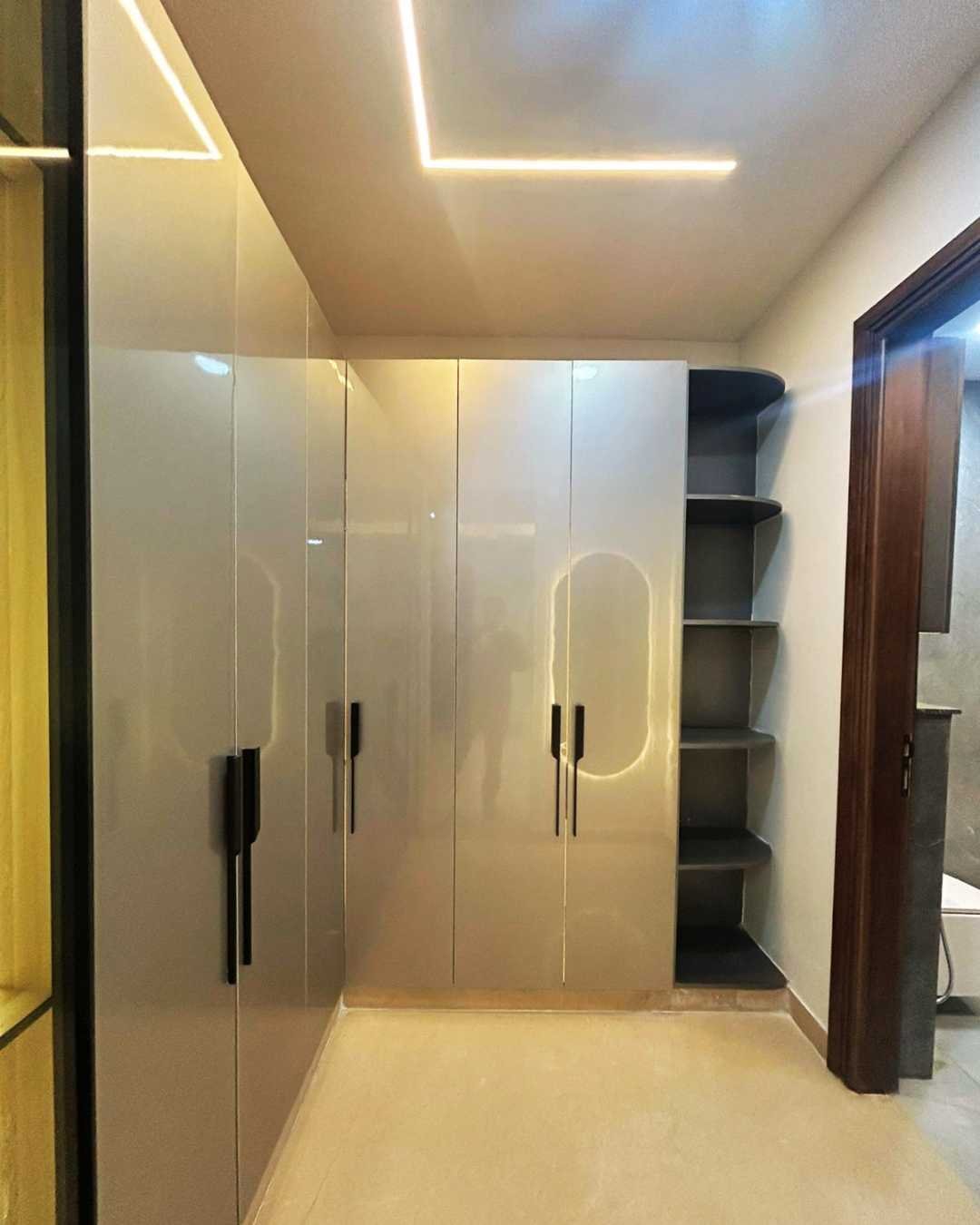 A99 Sushant lok 3 418sqyd Lift Car parking Asking Upper ground-4.35cr Middle floor-4.30cr