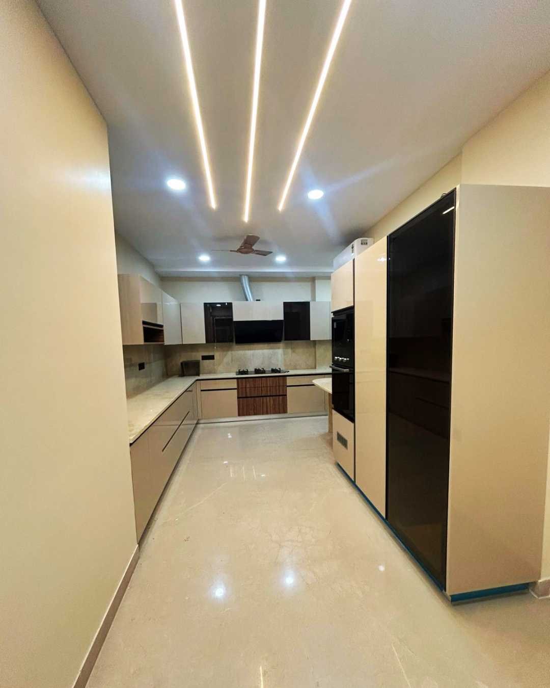 A99 Sushant lok 3 418sqyd Lift Car parking Asking Upper ground-4.35cr Middle floor-4.30cr