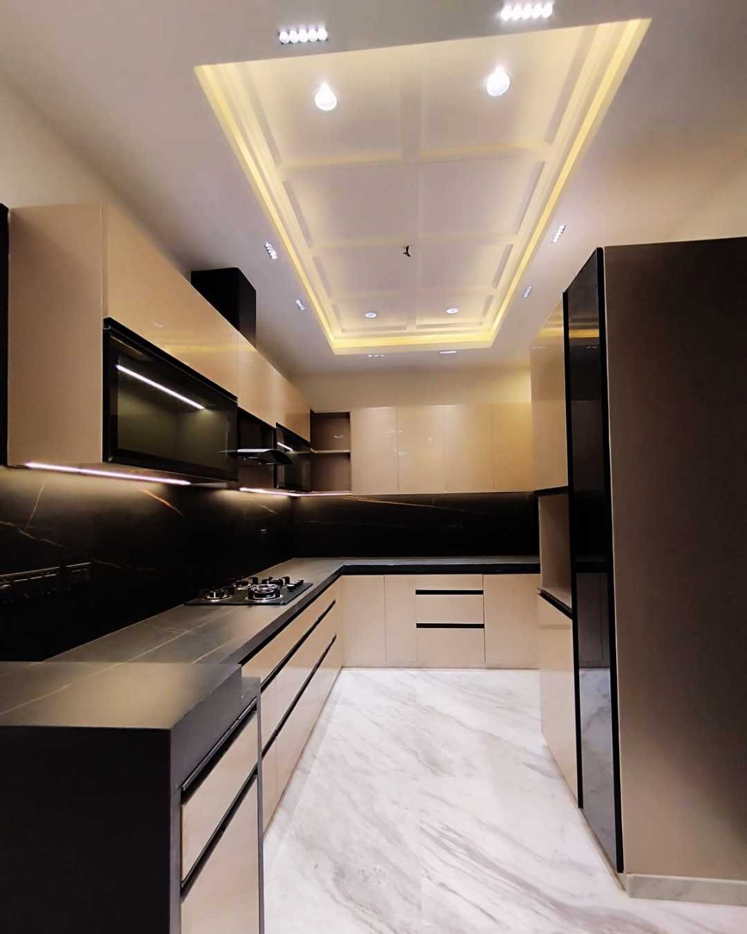 South city 1 240 sqyd 3bhk Stilt + car parking Lift Asking Upper ground - 4.10cr Middle floor- 3.85cr Top + roof rights- 4.25cr negotiable