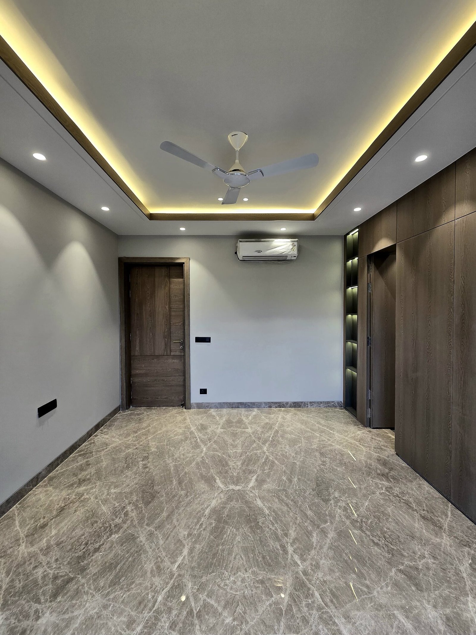 300 Sqaure Yards 4 BHK builder floors in DLF Phase-1-1