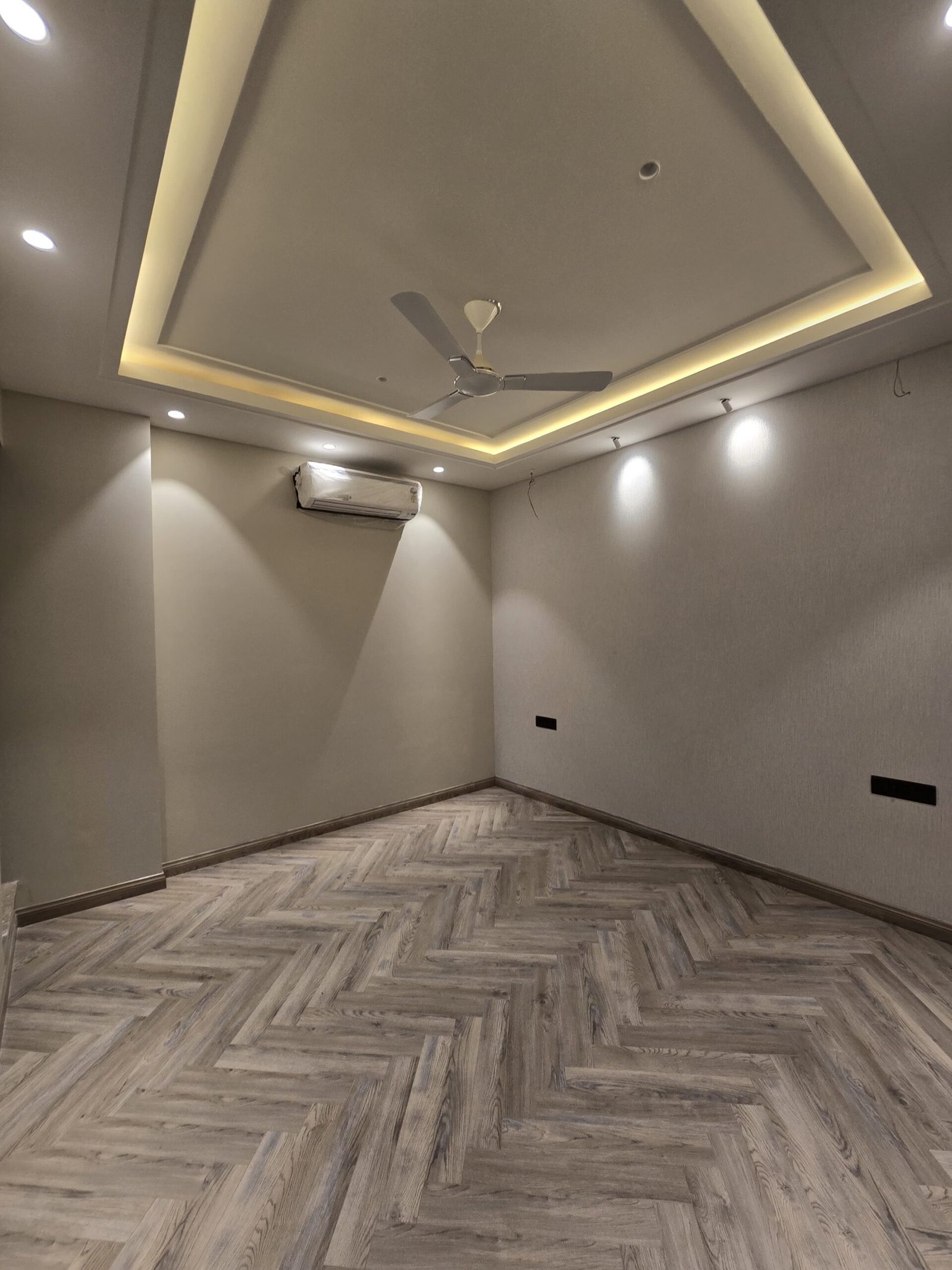 300 Sqaure Yards 4 BHK builder floors in DLF Phase-1